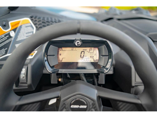 2026 Maverick X3 standard gauge, no touchscreen