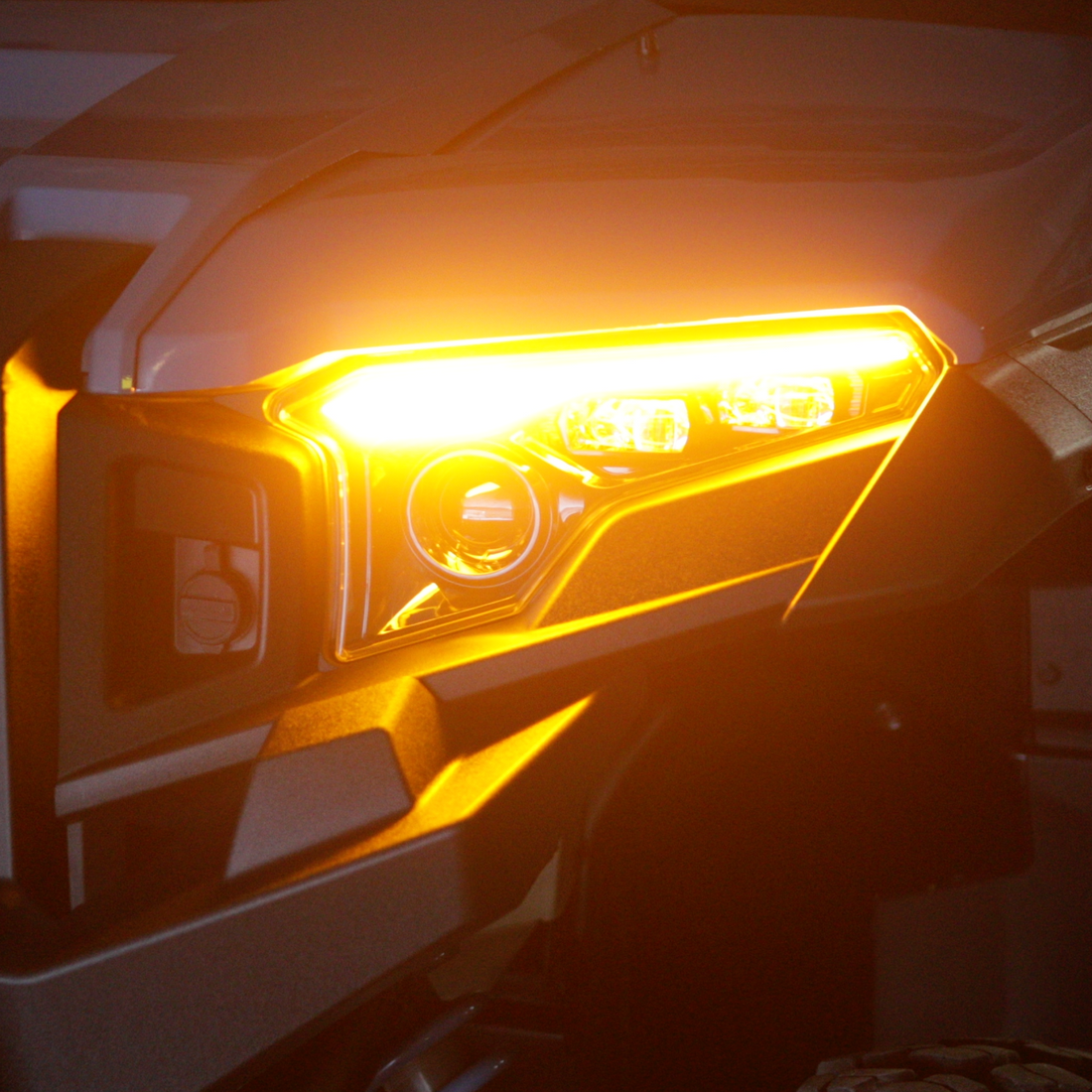 Close-up - Xpedition-Replacement Headlight with Turn Signal