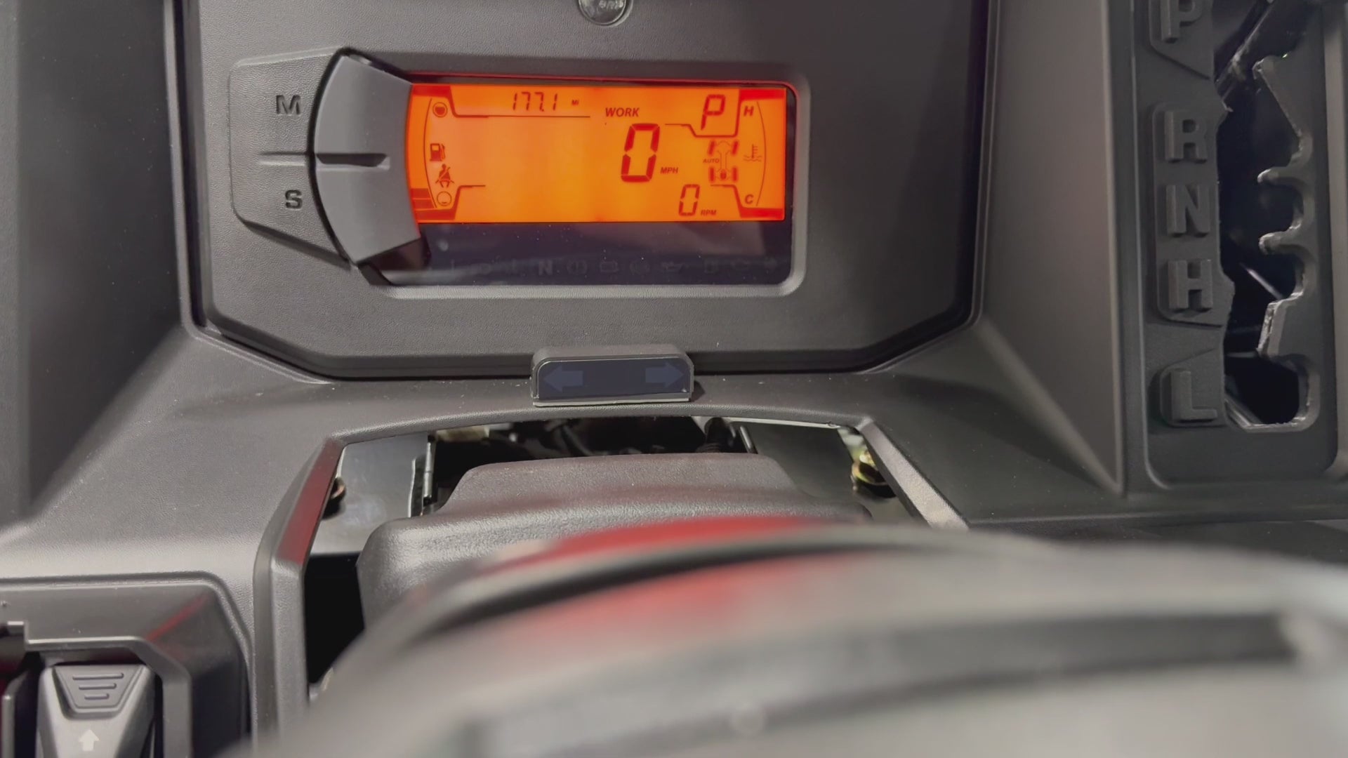 Dash-Mounted Turn Indicator Display for HD11 Defender.